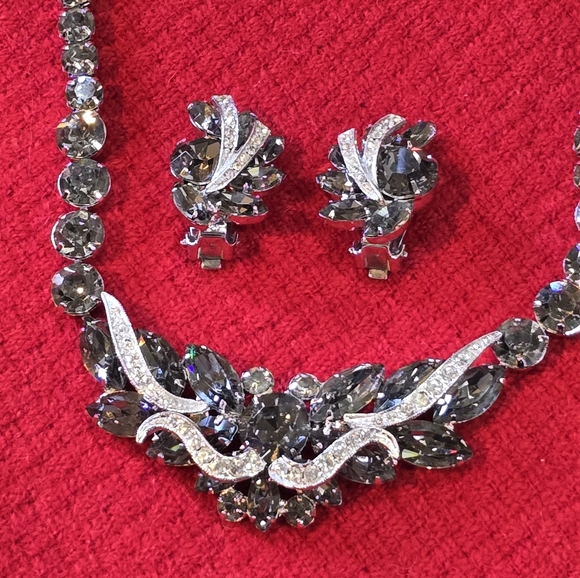 Weiss Black Diamond Rhinestone Necklace, Clip Earrings Rhodium Plating Vintage - Picture 12 of 16